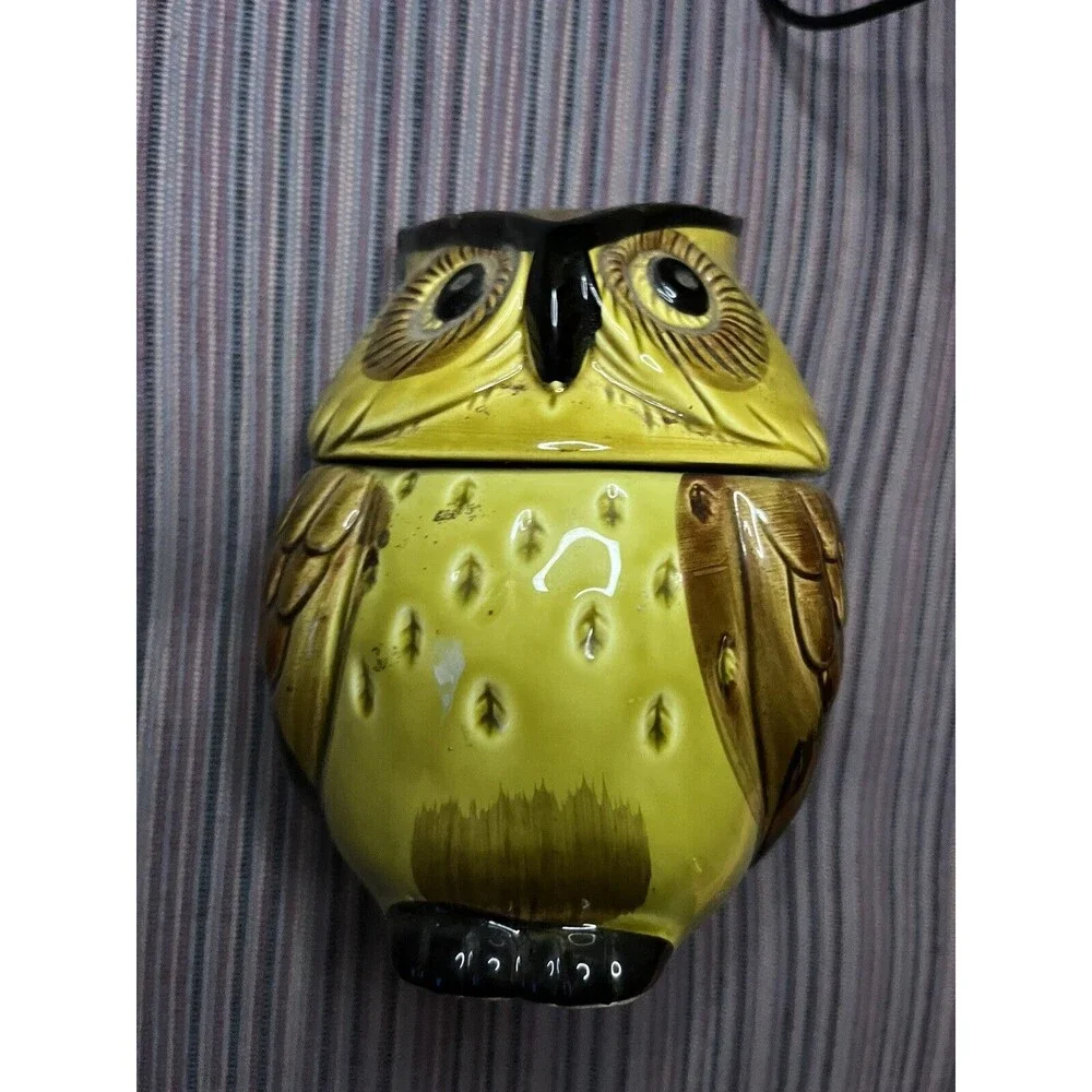 Vintage Fabulous L e g o Pottery Owls Salt, Shaker, Sugar Pot ￼